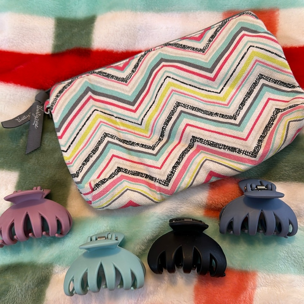 Thirty-one travel bag and claw clip bundle